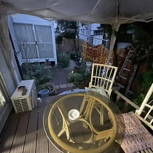Guest house Downtown Tatami House: Multinational Tv & Bbq Corner, Tokyo